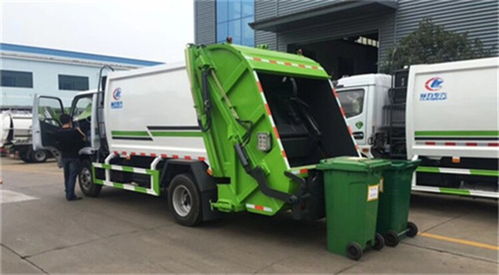 城市清道夫 上海垃圾车的日常与革新